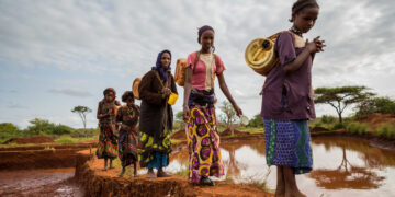 Can simpler, cheaper poverty graduation programs still deliver? Evidence from Ethiopia